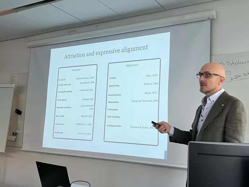 Petter Johansson giving a lecture