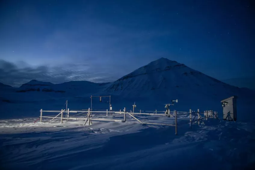 Photography of Bayelva research station (Svalbard, Ny-Ålesund) during polar night: Esther Horvath, Alfred Wegener Institute